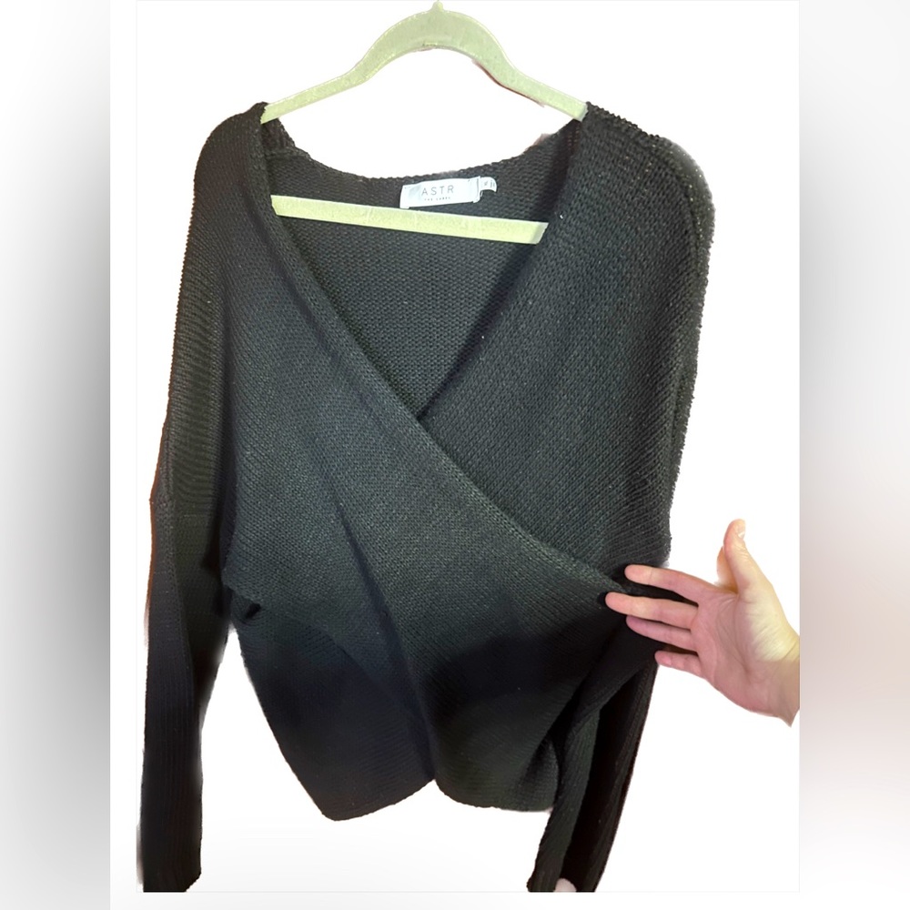 ASTR black XL sweater that crosses in front - Picture 3 of 4